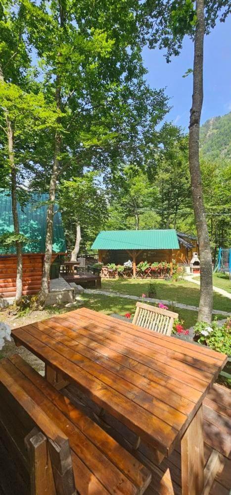 Bungalows Prokletije Gusinje Luaran gambar
