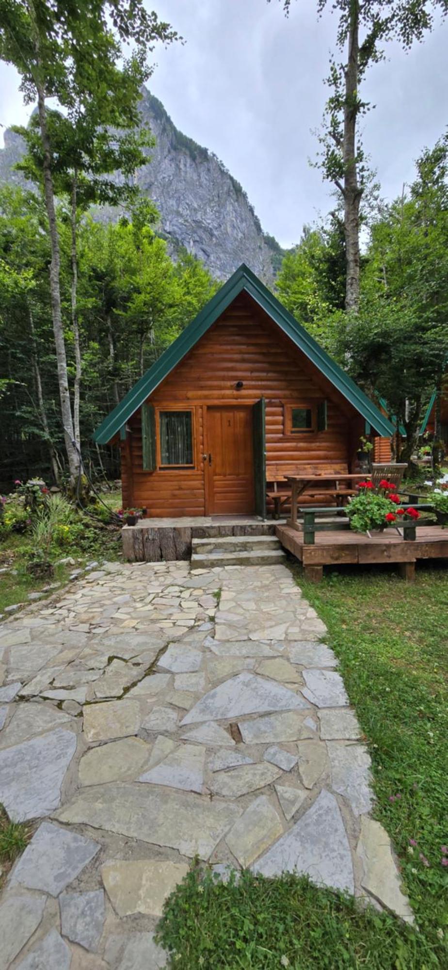 Bungalows Prokletije Gusinje Luaran gambar