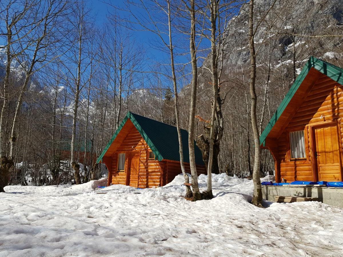 Bungalows Prokletije Gusinje Luaran gambar
